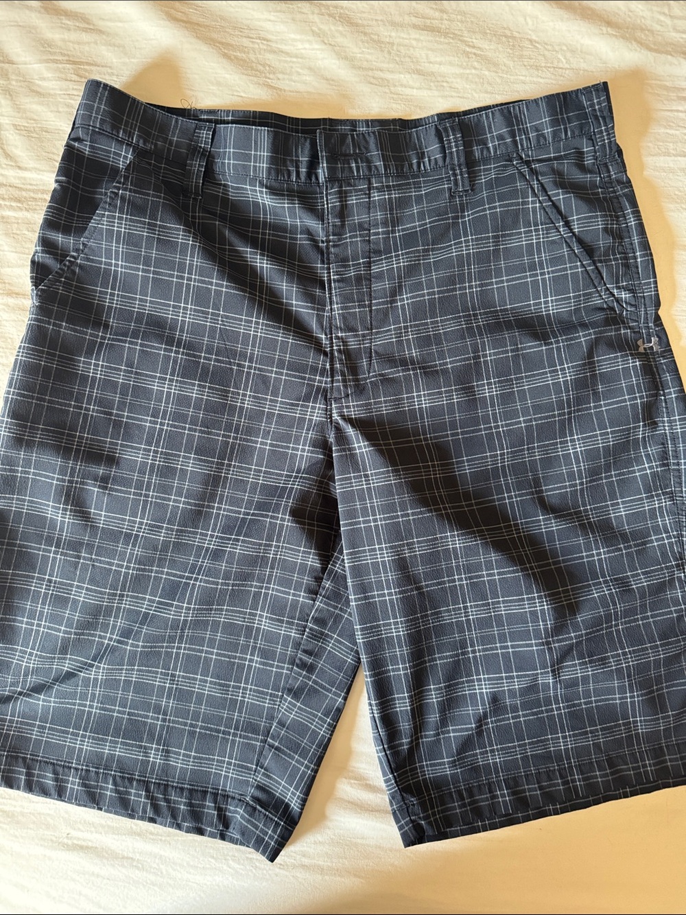 Under Armour Men's Gray Plaid Flat-Front Shorts